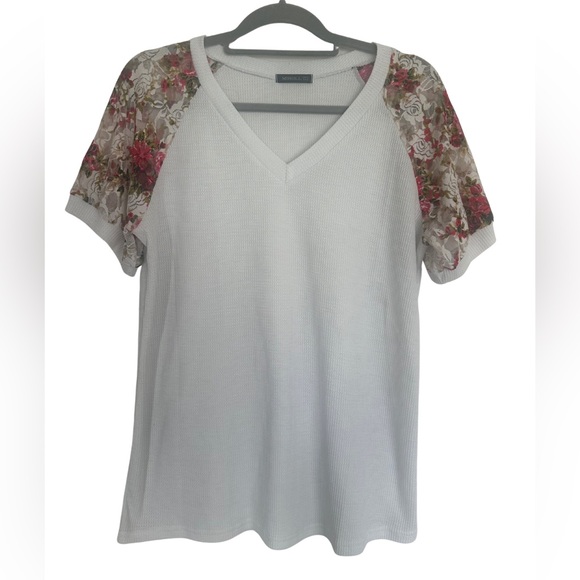 Tops - White Short Sleeve Top with Sheer Floral Lace Sleeves – Size L